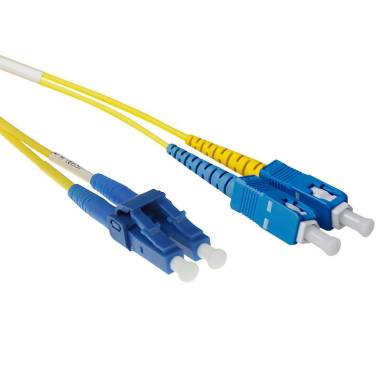 ACT LSZH Singlemode 9/125 OS2 short boot fiber cable duplex with LC and SC connectors 5m Yellow RL1805 ACT LSZH Singlemode 9/125 OS2 short boot fiber cable duplex with LC and SC connectors 5m Yellow RL1805