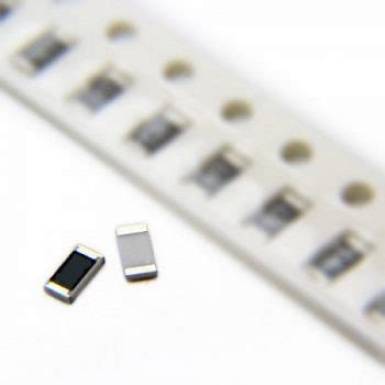 Vastagr&eacute;teg ellen&aacute;ll&aacute;s 820 k&Omega; SMD 1206 0.25 W 1 % Royalohm 1206S4F8203T5E 1 db