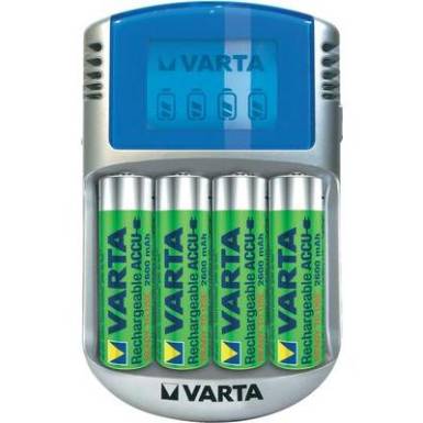 Varta Power Play Akkut&ouml;ltő 12V USB + 4X AA 2700MAH
