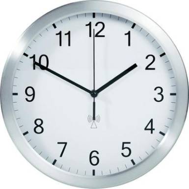 TFA analóg rádiójel vezérelt falióra, Ø 25 cm, alu/fehér TFA analóg rádiójel vezérelt falióra, Ø 25 cm, alu/fehér